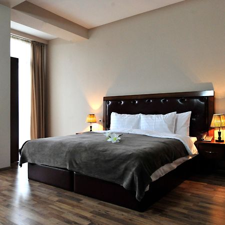 Rogalux Blue Hotel Tbilisi Buitenkant foto