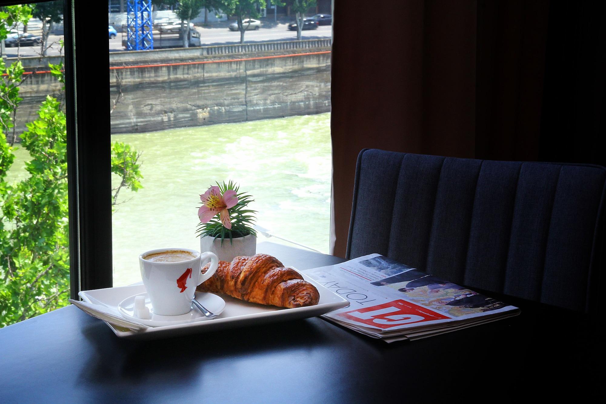 Rogalux Blue Hotel Tbilisi Buitenkant foto