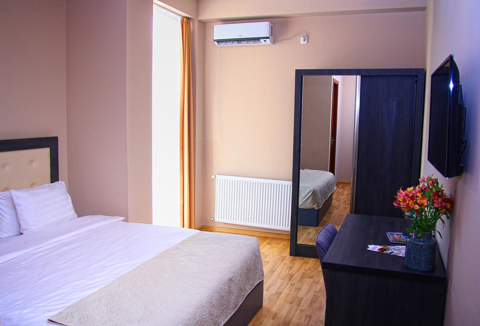 Rogalux Blue Hotel Tbilisi Buitenkant foto