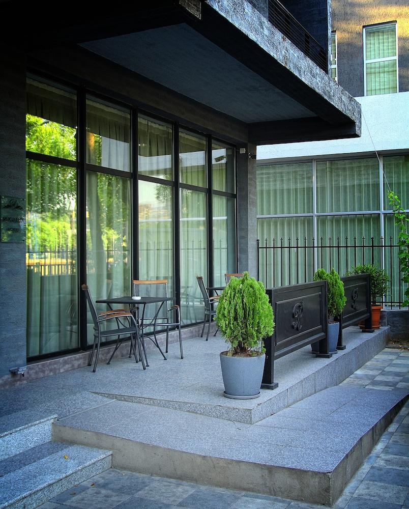 Rogalux Blue Hotel Tbilisi Buitenkant foto