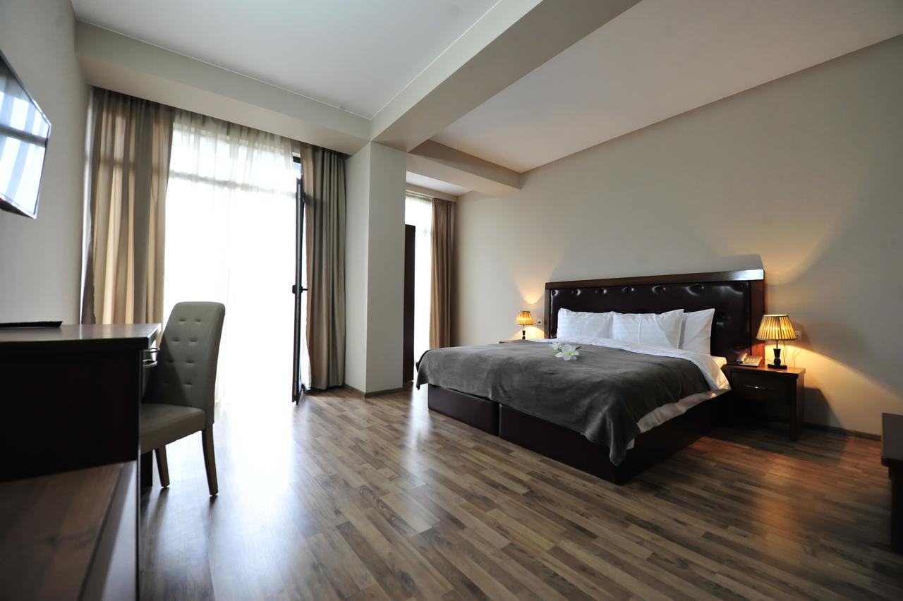 Rogalux Blue Hotel Tbilisi Buitenkant foto