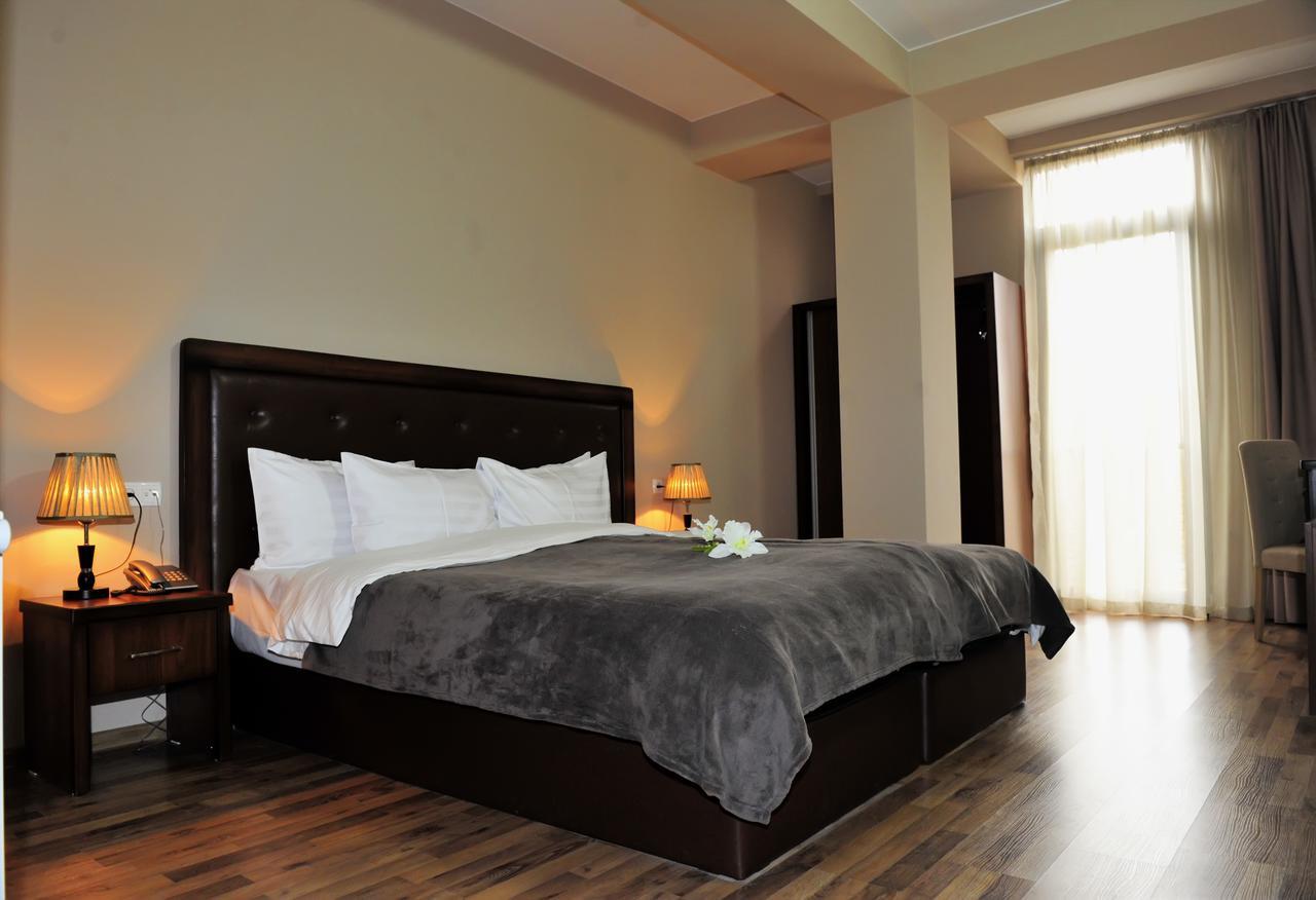 Rogalux Blue Hotel Tbilisi Buitenkant foto