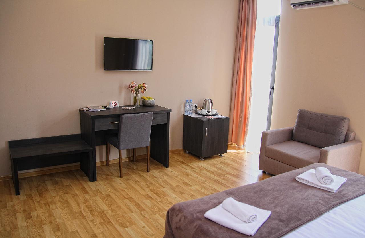 Rogalux Blue Hotel Tbilisi Buitenkant foto